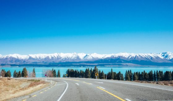 https://www.gowalkabouttravel.com/wp-content/uploads/2022/01/Auckland-to-Queenstown-Self-Drive-Tour-1-559x327.jpg