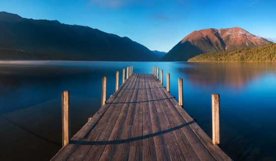 https://www.gowalkabouttravel.com/wp-content/uploads/2022/01/Te-Anau-South-Island-New-Zealand-1-559x327.jpg